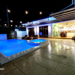 Pool & Villa